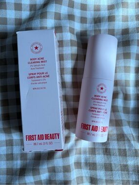 First Aid Beauty Body Acne Clearing Mist